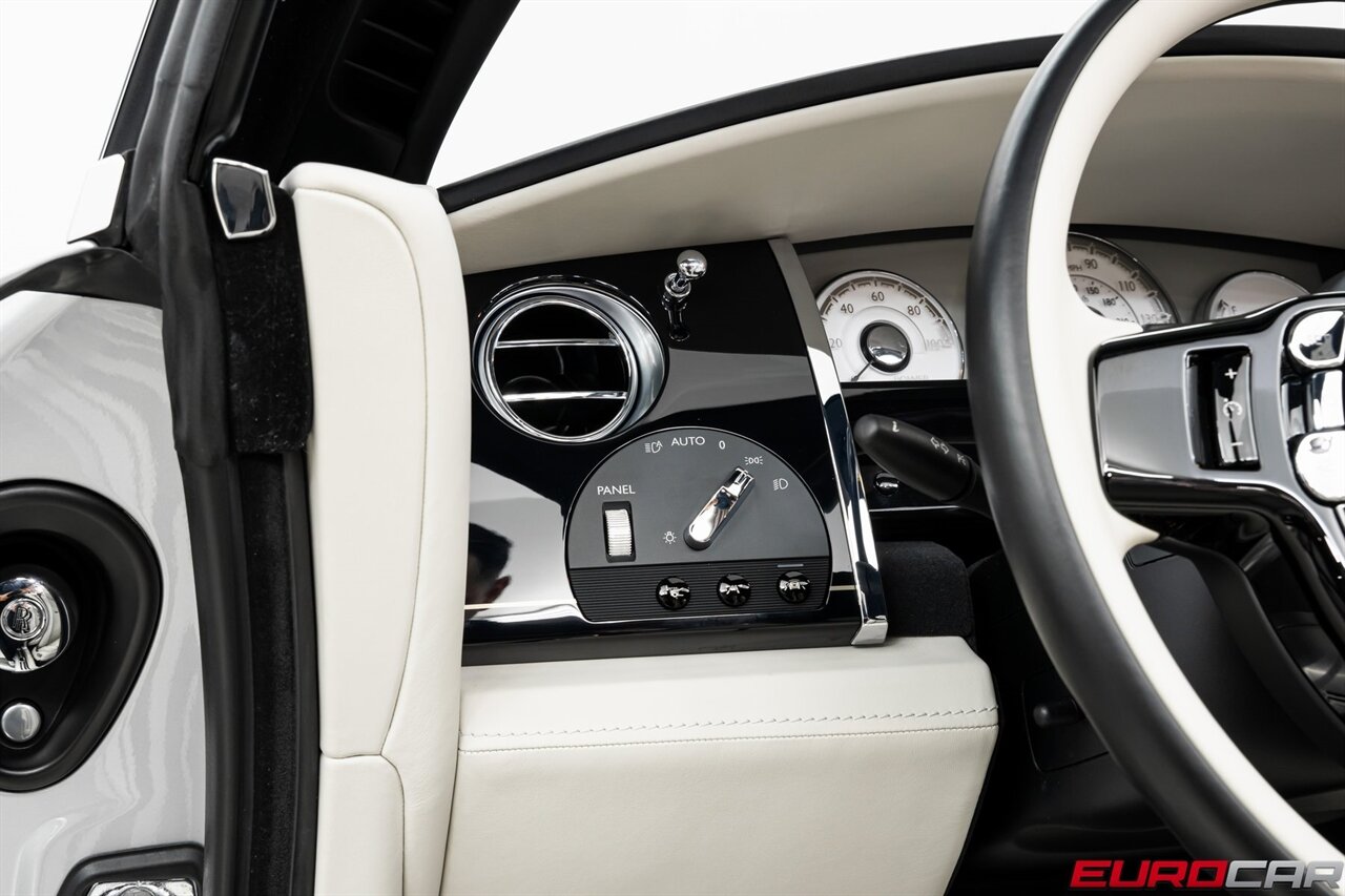 2018 Rolls-Royce Dawn *BESPOKE INTERIOR * IMMACULATE CONDITION* - Photo 25 - Costa Mesa, CA 92626