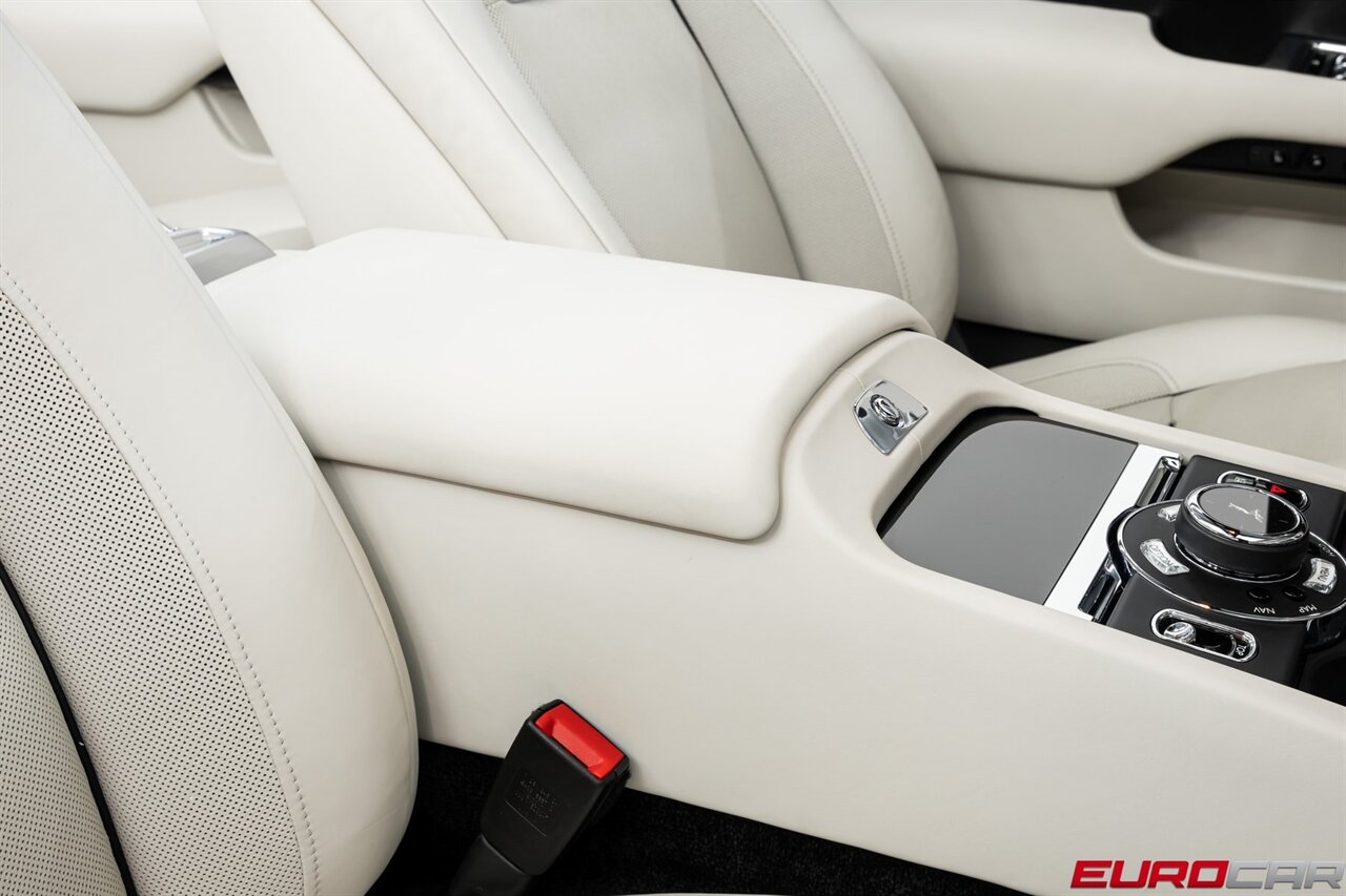 2018 Rolls-Royce Dawn *BESPOKE INTERIOR * IMMACULATE CONDITION* - Photo 31 - Costa Mesa, CA 92626