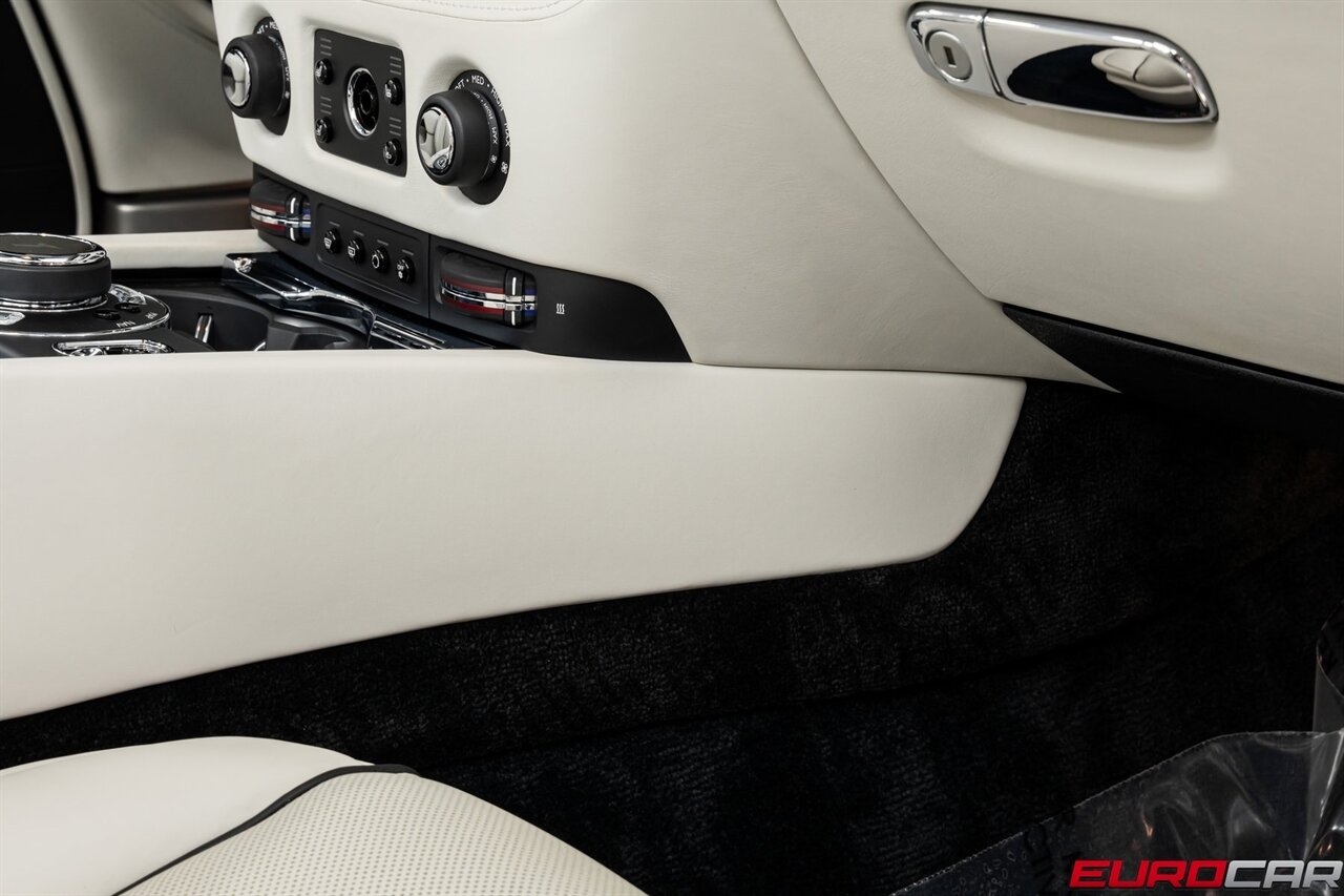 2018 Rolls-Royce Dawn *BESPOKE INTERIOR * IMMACULATE CONDITION* - Photo 32 - Costa Mesa, CA 92626