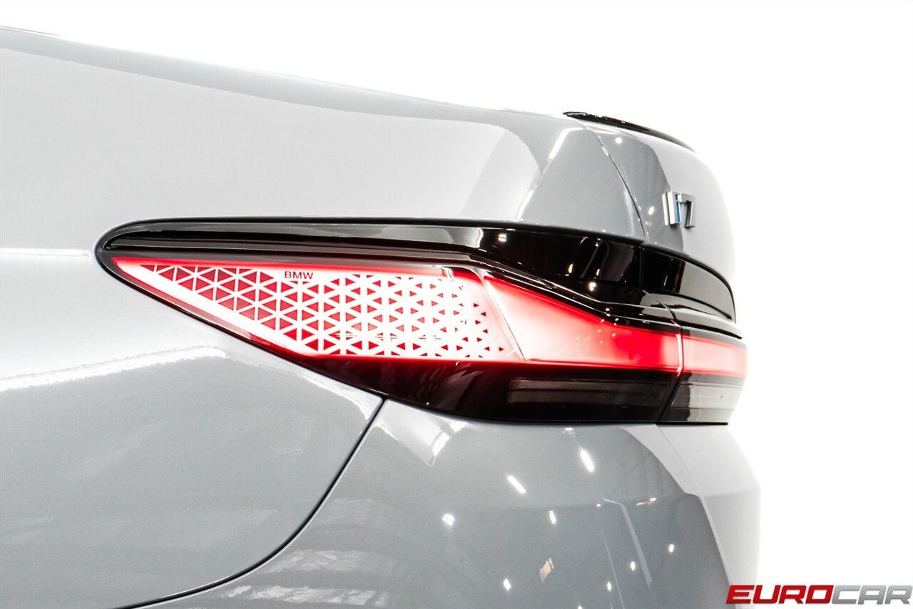 2024 BMW i7 xDrive60 *$144,095 MSRP!* - Photo 17 - Costa Mesa, CA 92626