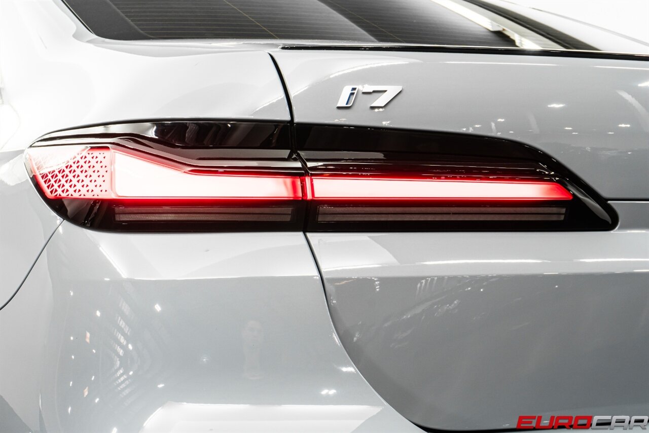 2024 BMW i7 xDrive60 *$144,095 MSRP!* - Photo 18 - Costa Mesa, CA 92626