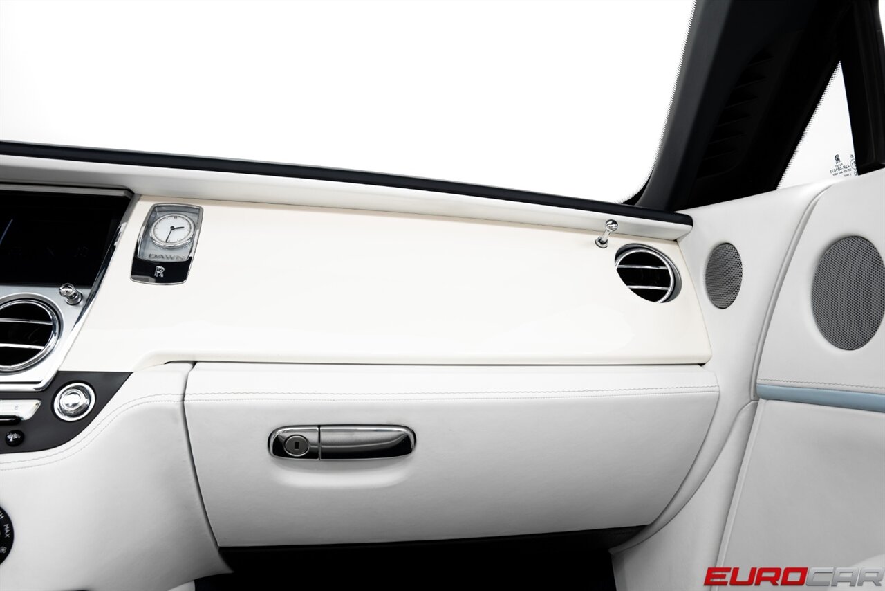 2019 Rolls-Royce Dawn  *TRI-COLOR BESPOKE DESIGN * RARE INTERIOR* - Photo 32 - Costa Mesa, CA 92626