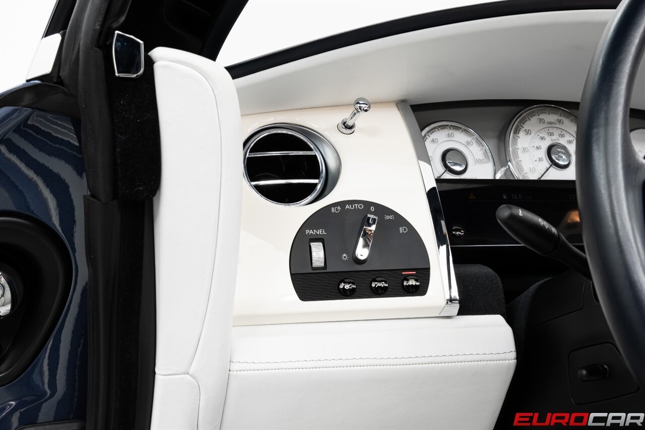 2019 Rolls-Royce Dawn  *TRI-COLOR BESPOKE DESIGN * RARE INTERIOR* - Photo 26 - Costa Mesa, CA 92626