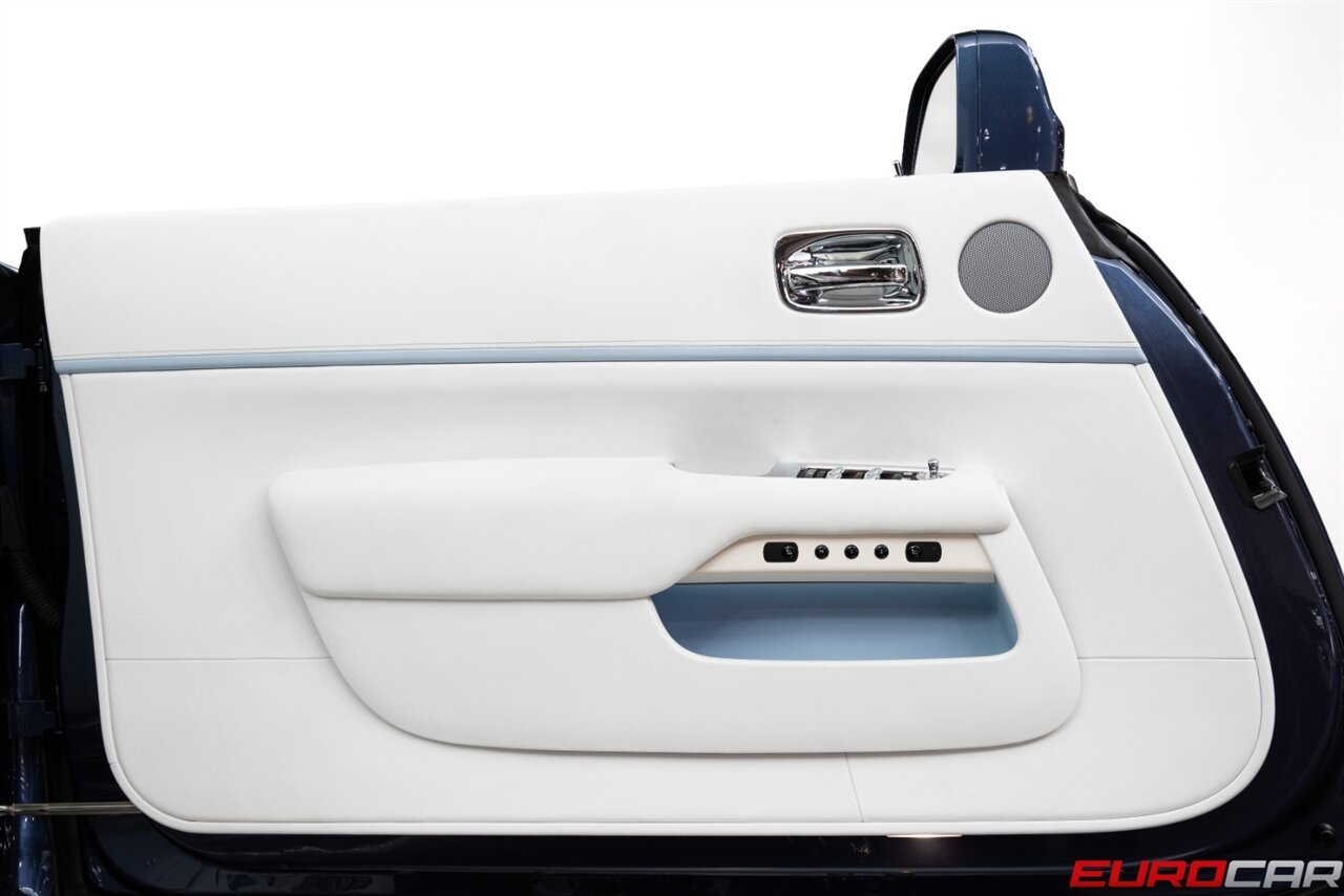 2019 Rolls-Royce Dawn  *TRI-COLOR BESPOKE DESIGN * RARE INTERIOR* - Photo 23 - Costa Mesa, CA 92626