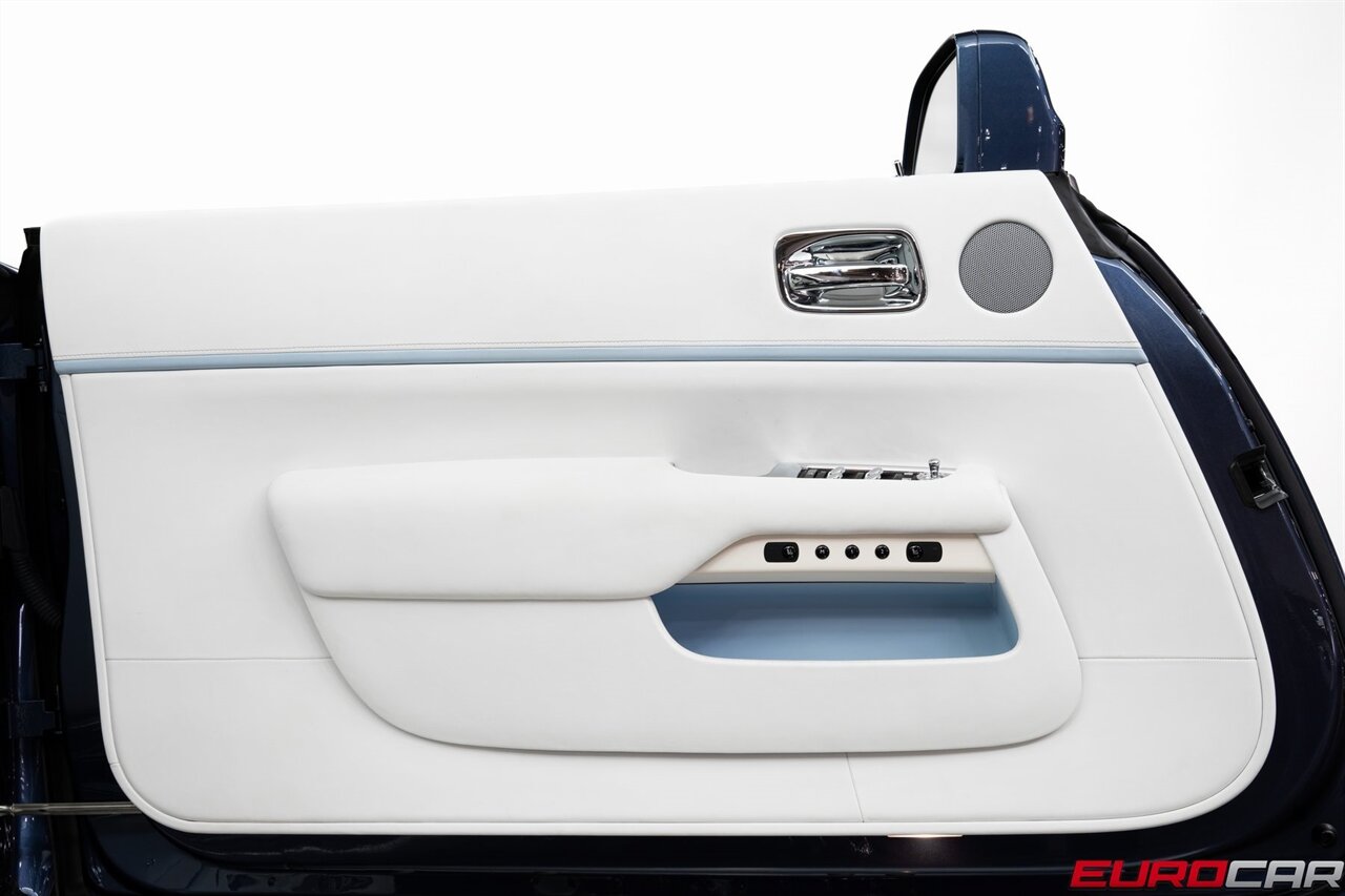 2019 Rolls-Royce Dawn  *TRI-COLOR BESPOKE DESIGN * RARE INTERIOR* - Photo 23 - Costa Mesa, CA 92626