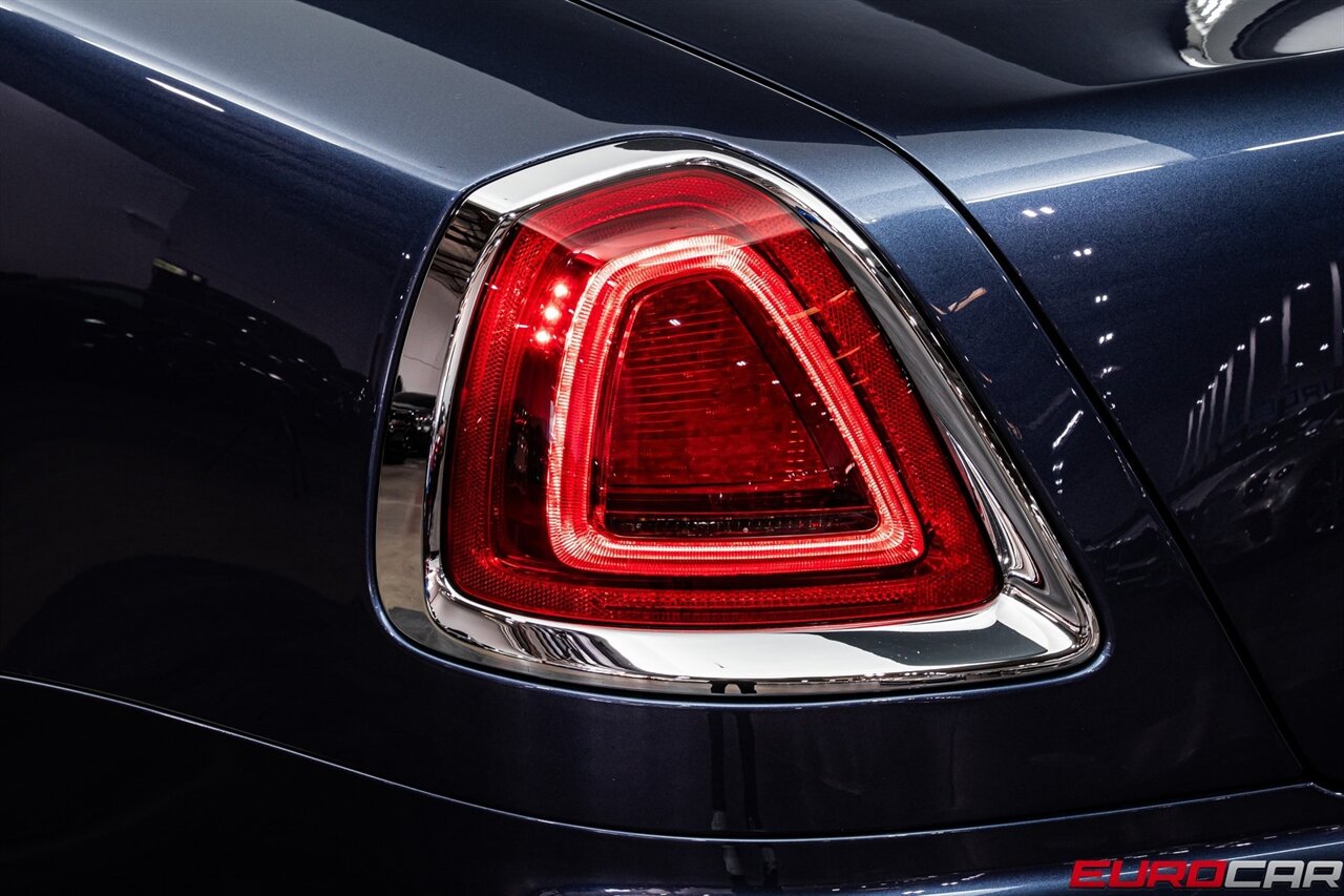 2019 Rolls-Royce Dawn  *TRI-COLOR BESPOKE DESIGN * RARE INTERIOR* - Photo 20 - Costa Mesa, CA 92626