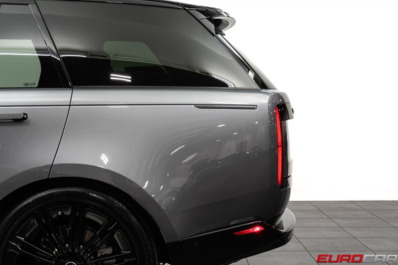 2025 Land Rover Range Rover P530 SE  *23 " BLACK WHEELS * BLACK ROOF* - Photo 14 - Costa Mesa, CA 92626