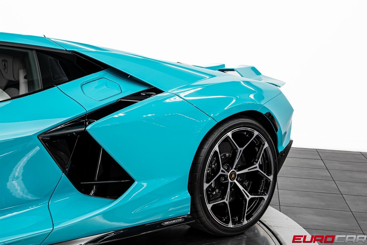 2024 Lamborghini Revuelto Base *HIGH GLOSS STYLE PACKAGE * PASSENGER DISPLAY - Photo 19 - Costa Mesa, CA 92626