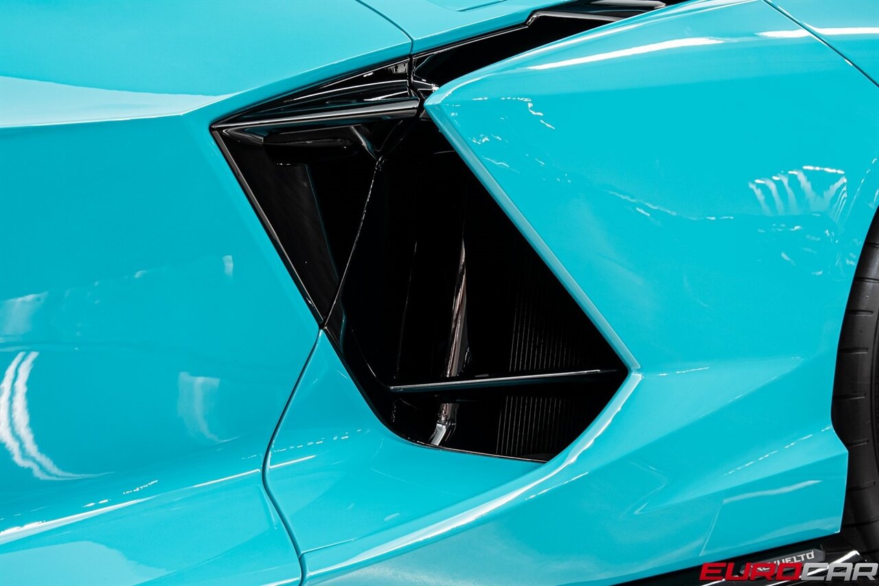 2024 Lamborghini Revuelto Base *HIGH GLOSS STYLE PACKAGE * PASSENGER DISPLAY - Photo 18 - Costa Mesa, CA 92626