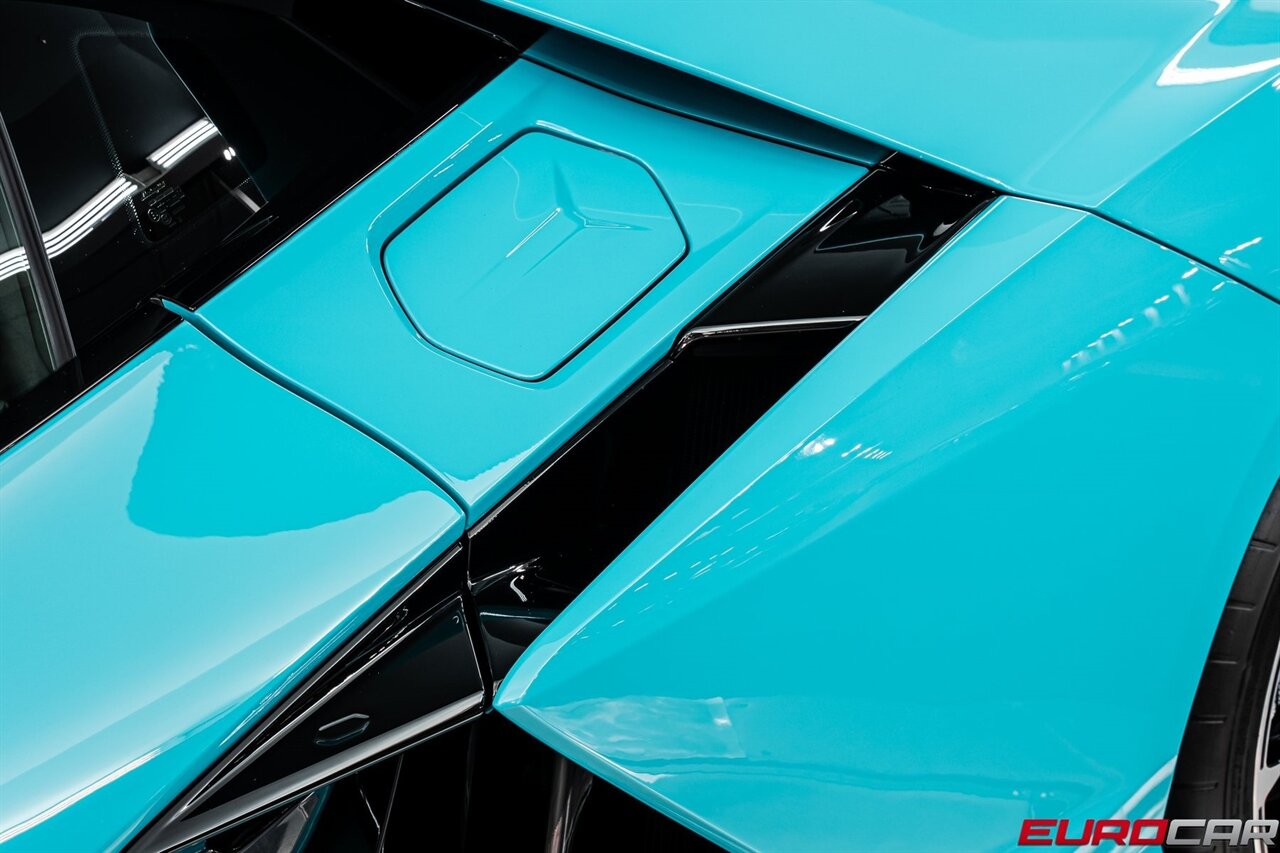 2024 Lamborghini Revuelto Base *HIGH GLOSS STYLE PACKAGE * PASSENGER DISPLAY - Photo 17 - Costa Mesa, CA 92626