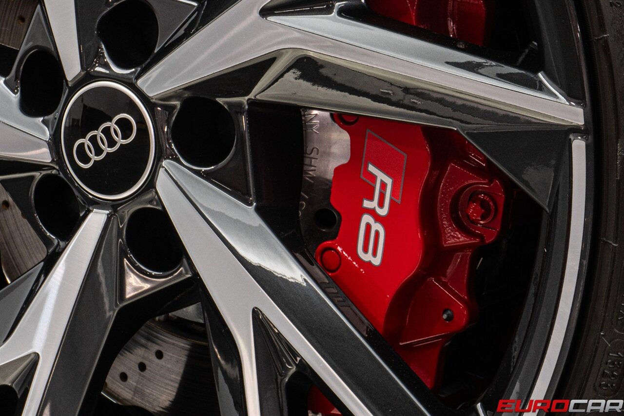 2023 Audi R8 5.2 V10 Performance Spyder  *PREMIUM PACKAGE * RYFT EXHAUST SYSTEM* - Photo 26 - Costa Mesa, CA 92626