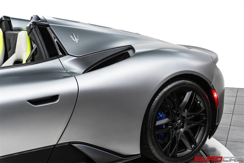 2023 Maserati MC20 Cielo  *MASSIVE $314,545 MSRP * SPECIAL FACTORY MATTE PAINT * CERAMIC BRAKES* - Photo 19 - Costa Mesa, CA 92626