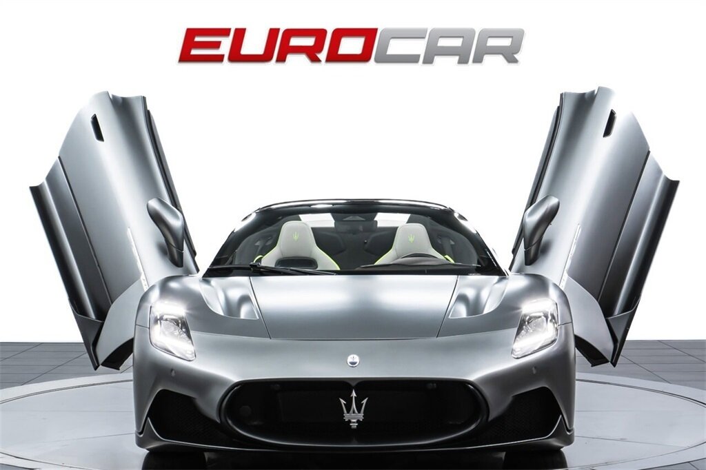 2023 Maserati MC20 Cielo  *MASSIVE $314,545 MSRP * SPECIAL FACTORY MATTE PAINT * CERAMIC BRAKES* - Photo 11 - Costa Mesa, CA 92626