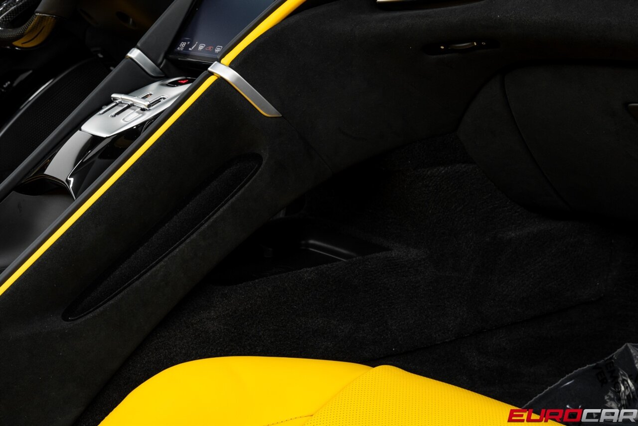 2025 Ferrari Roma Spider *FULL BODY PPF * CARBON FIBER LED STEERING WHEEL* - Photo 32 - Costa Mesa, CA 92626