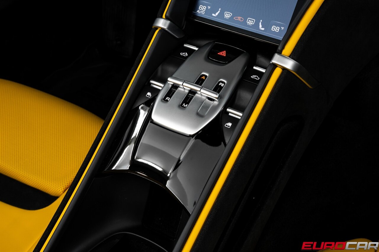 2025 Ferrari Roma Spider *FULL BODY PPF * CARBON FIBER LED STEERING WHEEL* - Photo 33 - Costa Mesa, CA 92626