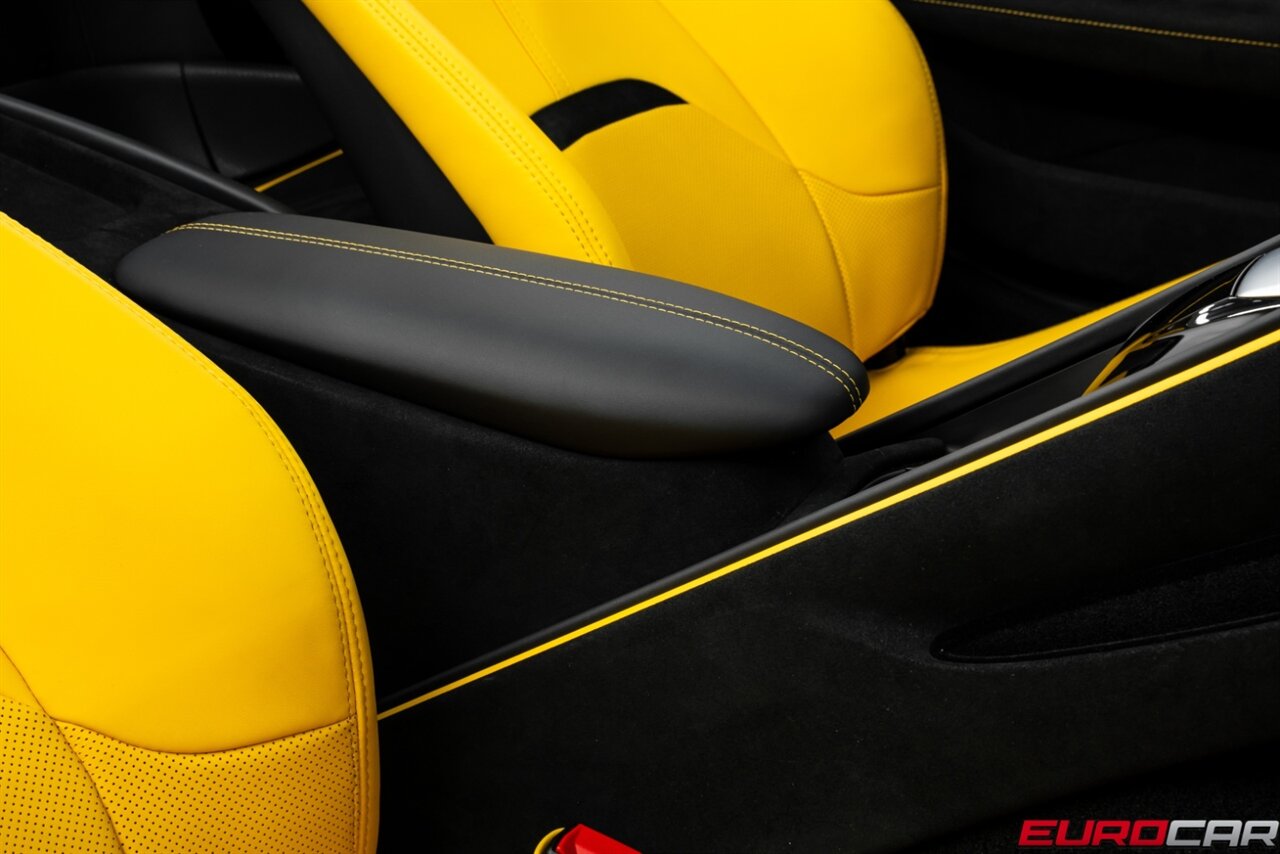 2025 Ferrari Roma Spider *FULL BODY PPF * CARBON FIBER LED STEERING WHEEL* - Photo 34 - Costa Mesa, CA 92626