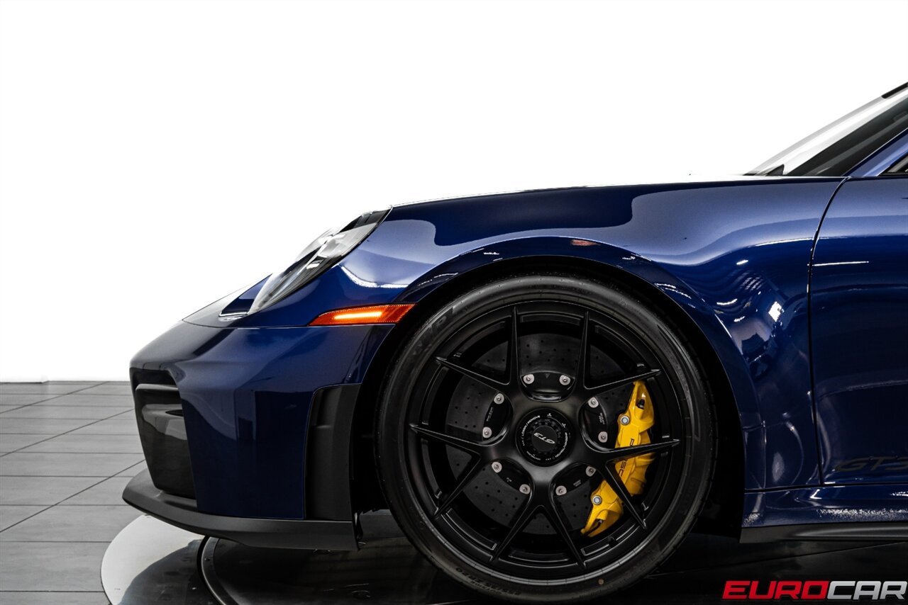2025 Porsche 911 GT3 *WEISSACH PACKAGE * CARBON FIBER FOLDING BUCKET SEATS * FRONT LIFT * FRONT PPF* - Photo 18 - Costa Mesa, CA 92626