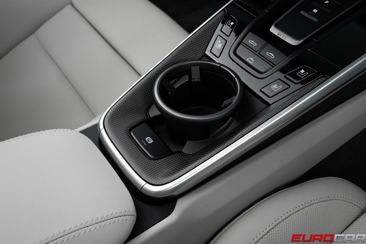 2025 Porsche 911 Turbo S *SPORTDESIGN PACKAGE * CERAMIC BRAKES * SPORT EXHAUST SYSTEM* - Photo 38 - Costa Mesa, CA 92626