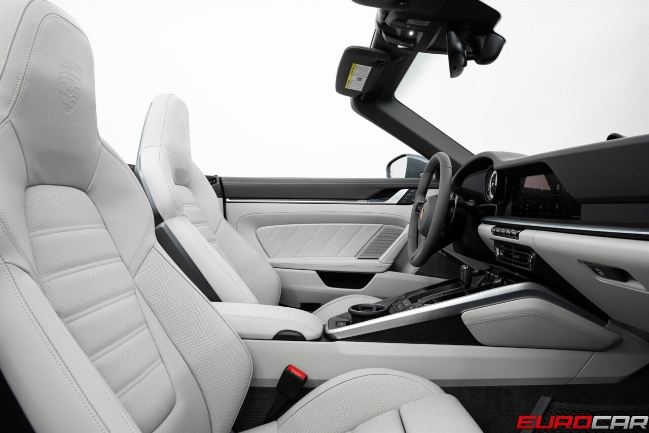 2025 Porsche 911 Turbo S *SPORTDESIGN PACKAGE * CERAMIC BRAKES * SPORT EXHAUST SYSTEM* - Photo 42 - Costa Mesa, CA 92626
