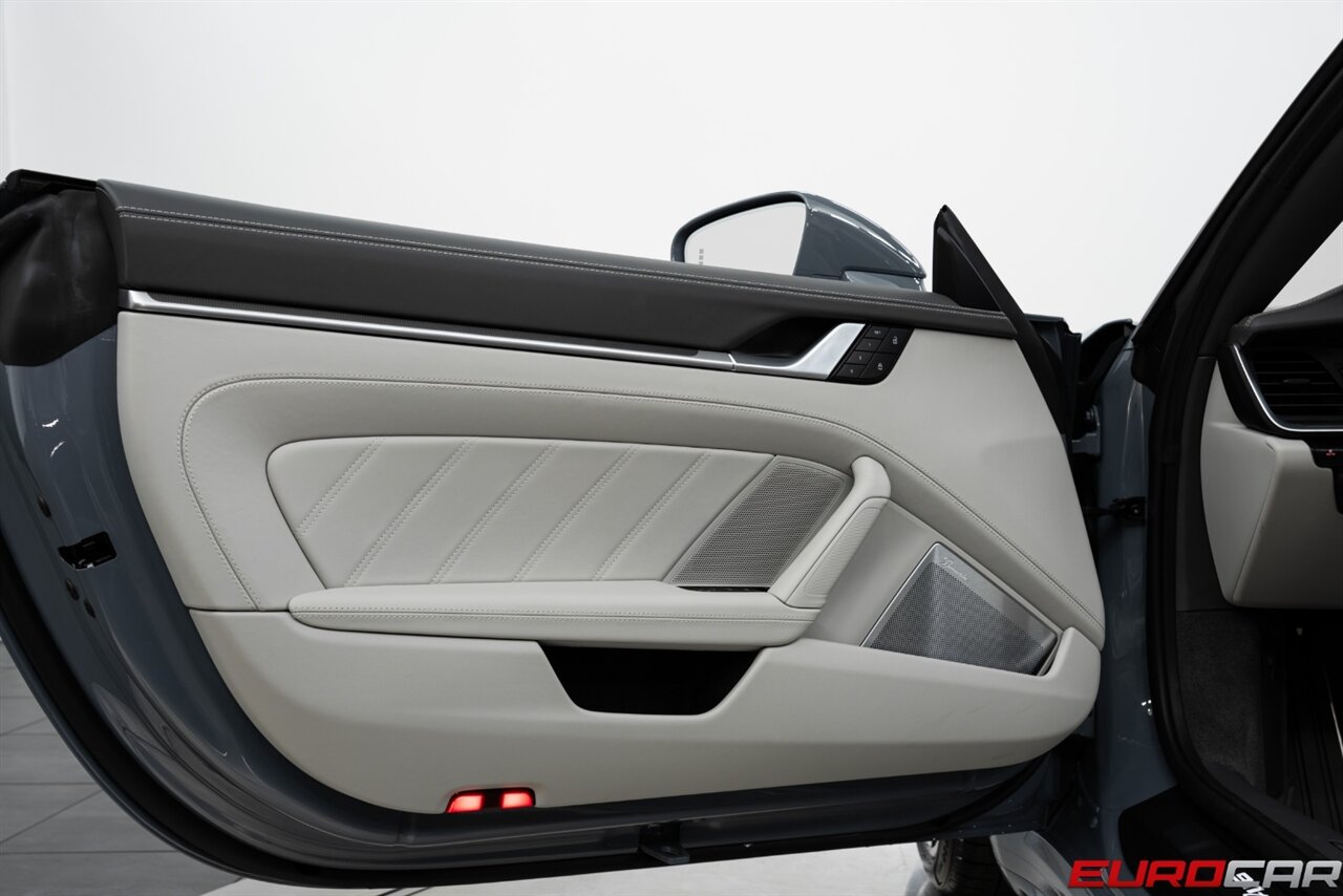 2025 Porsche 911 Turbo S *SPORTDESIGN PACKAGE * CERAMIC BRAKES * SPORT EXHAUST SYSTEM* - Photo 26 - Costa Mesa, CA 92626