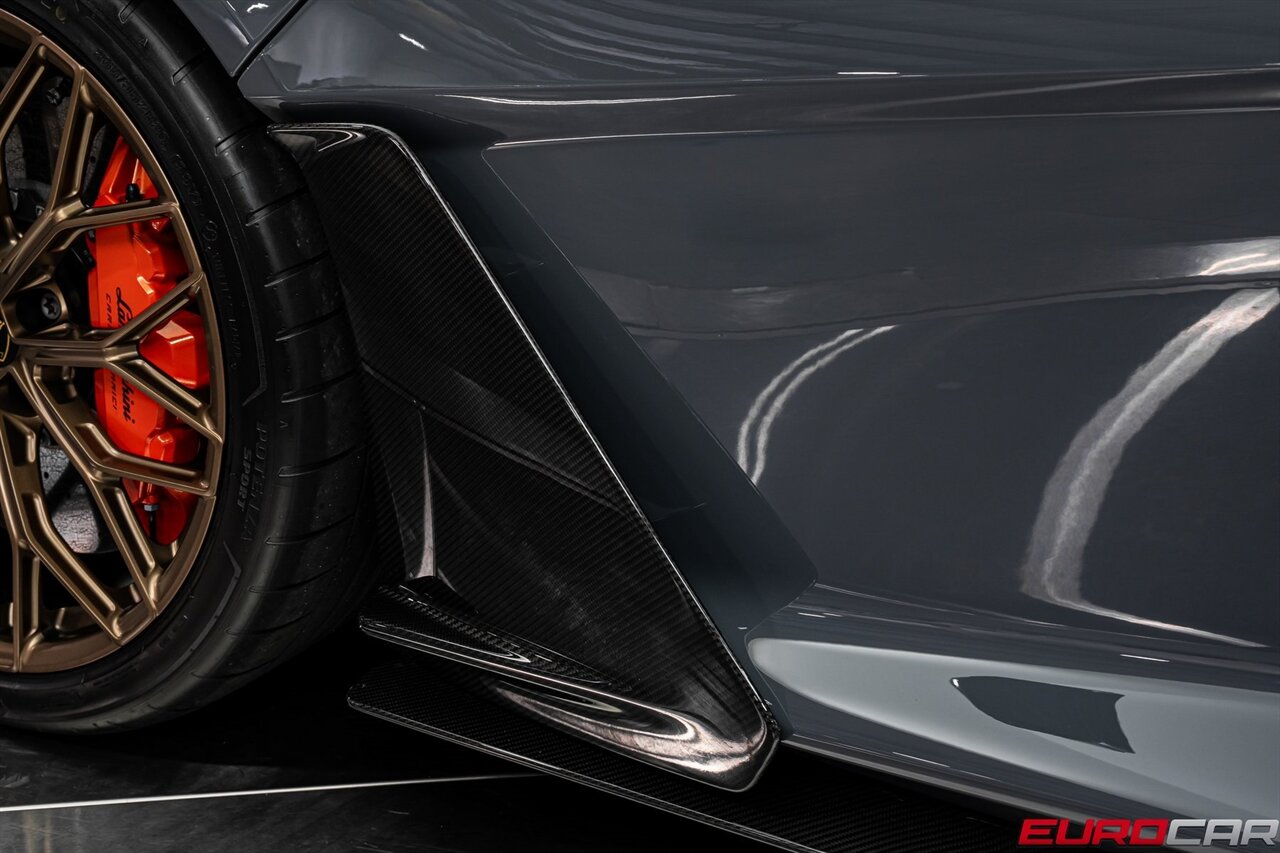 2025 Lamborghini Revuelto *$44,600 IN CARBON OPTIONS * SPECIAL PAINT * PPF* - Photo 17 - Costa Mesa, CA 92626