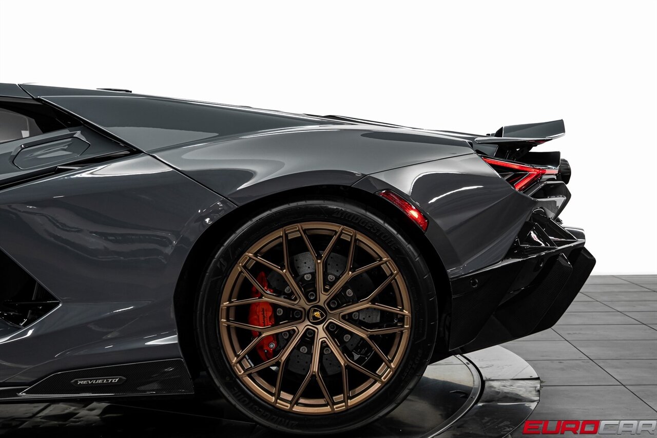 2025 Lamborghini Revuelto *$44,600 IN CARBON OPTIONS * SPECIAL PAINT * PPF* - Photo 22 - Costa Mesa, CA 92626