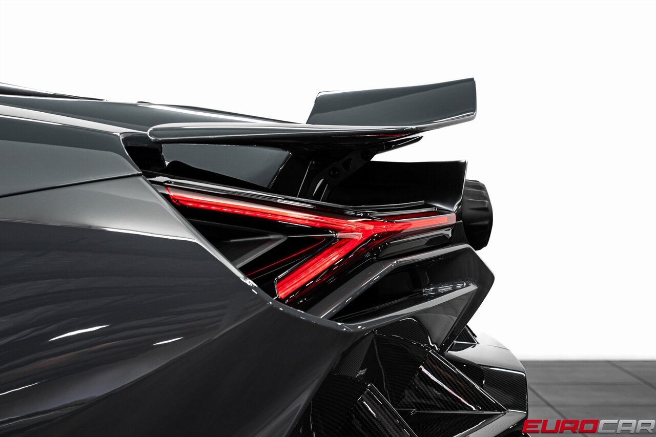 2025 Lamborghini Revuelto *$44,600 IN CARBON OPTIONS * SPECIAL PAINT * PPF* - Photo 23 - Costa Mesa, CA 92626