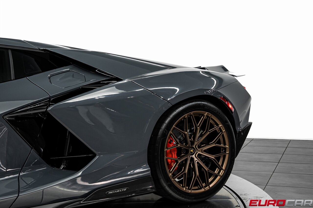 2025 Lamborghini Revuelto *$44,600 IN CARBON OPTIONS * SPECIAL PAINT * PPF* - Photo 21 - Costa Mesa, CA 92626