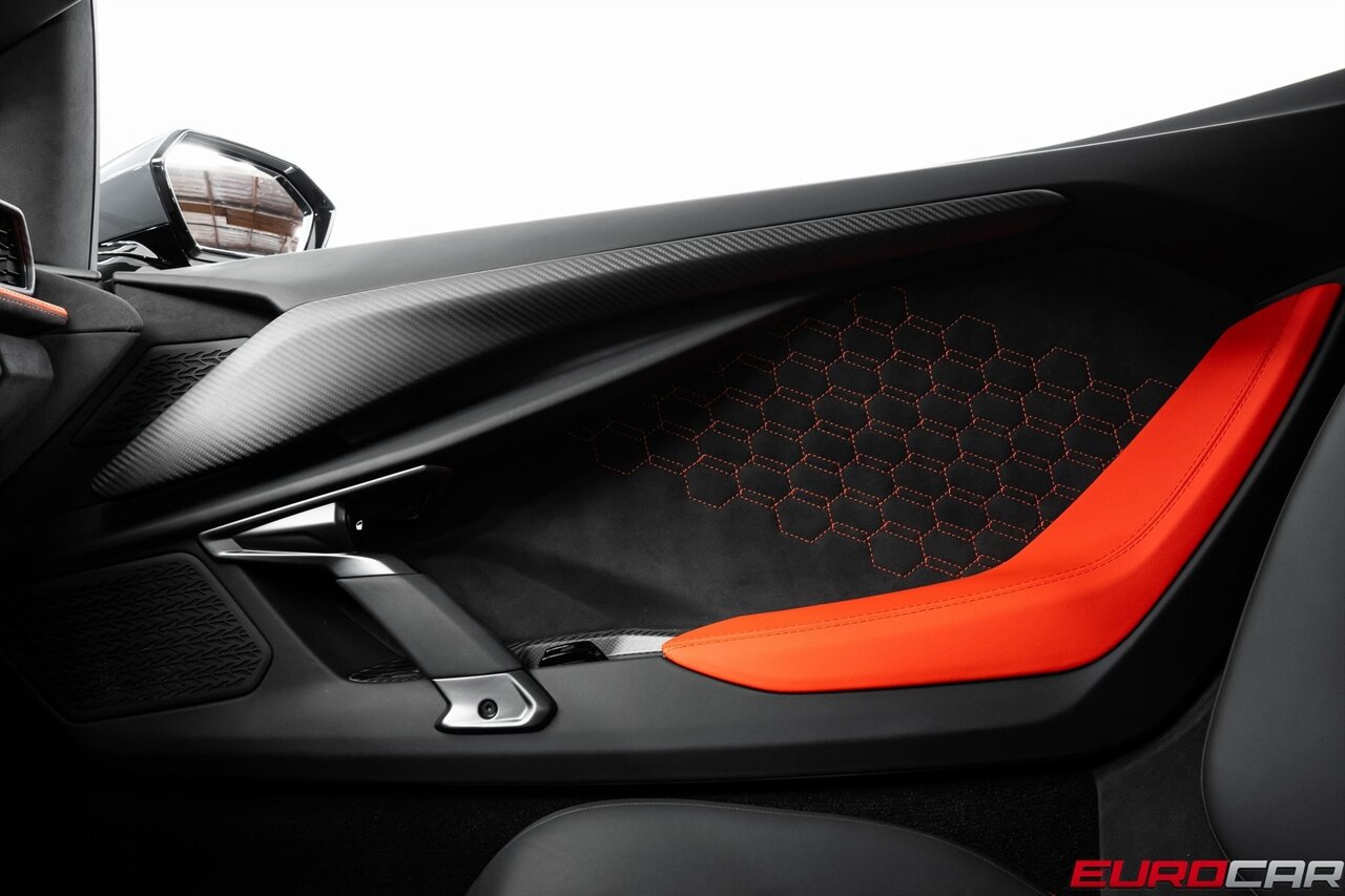 2025 Lamborghini Revuelto *$44,600 IN CARBON OPTIONS * SPECIAL PAINT * PPF* - Photo 33 - Costa Mesa, CA 92626