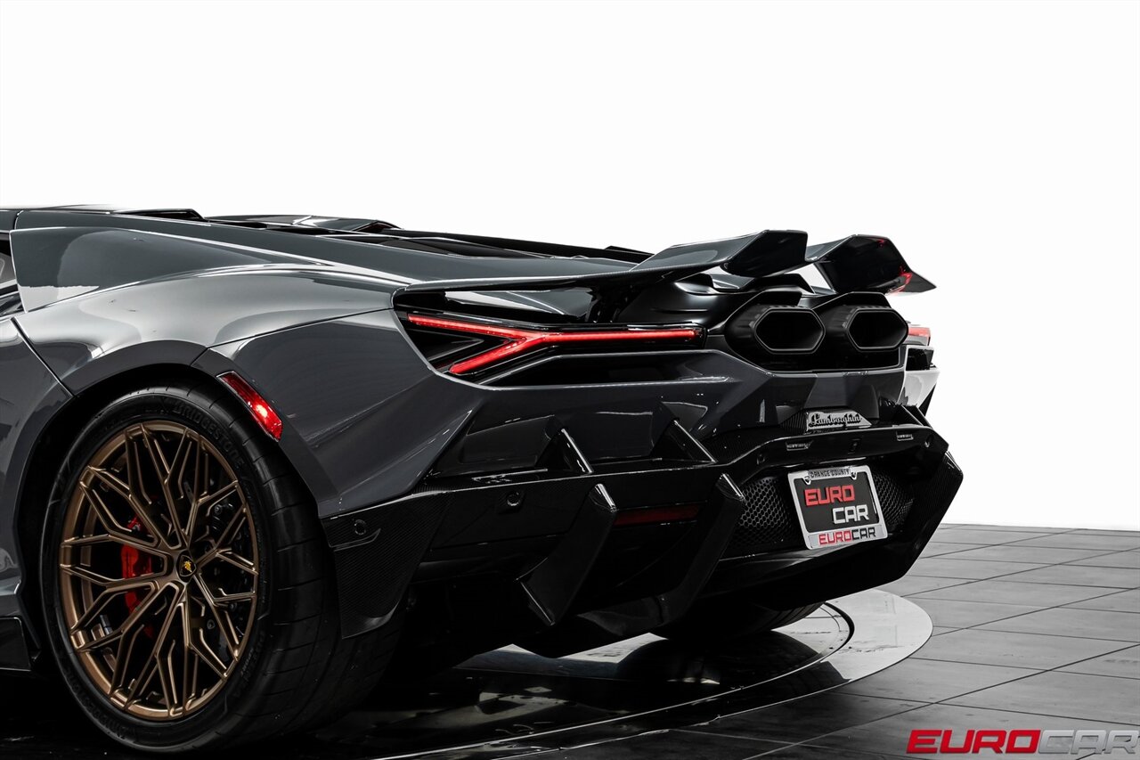 2025 Lamborghini Revuelto *$44,600 IN CARBON OPTIONS * SPECIAL PAINT * PPF* - Photo 24 - Costa Mesa, CA 92626
