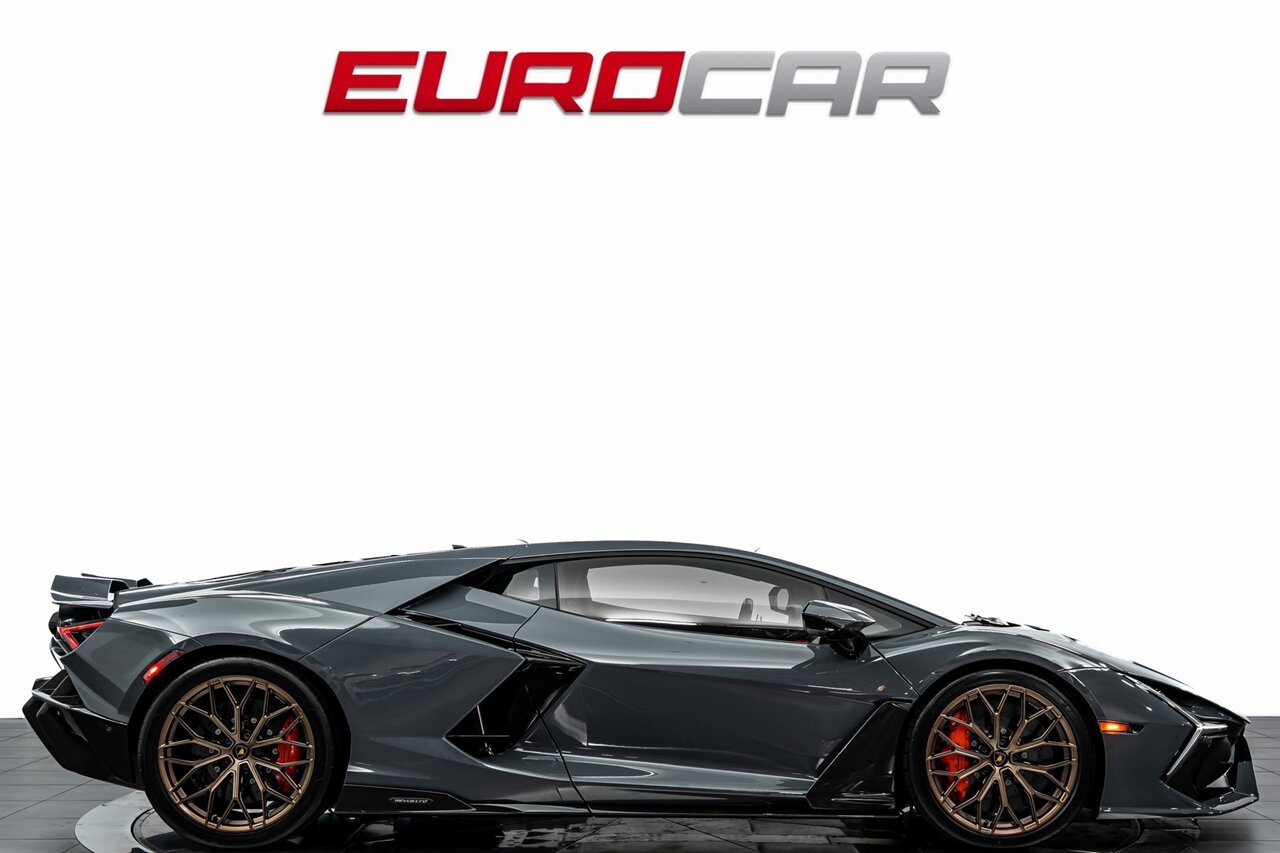 2025 Lamborghini Revuelto *$44,600 IN CARBON OPTIONS * SPECIAL PAINT * PPF* - Photo 6 - Costa Mesa, CA 92626
