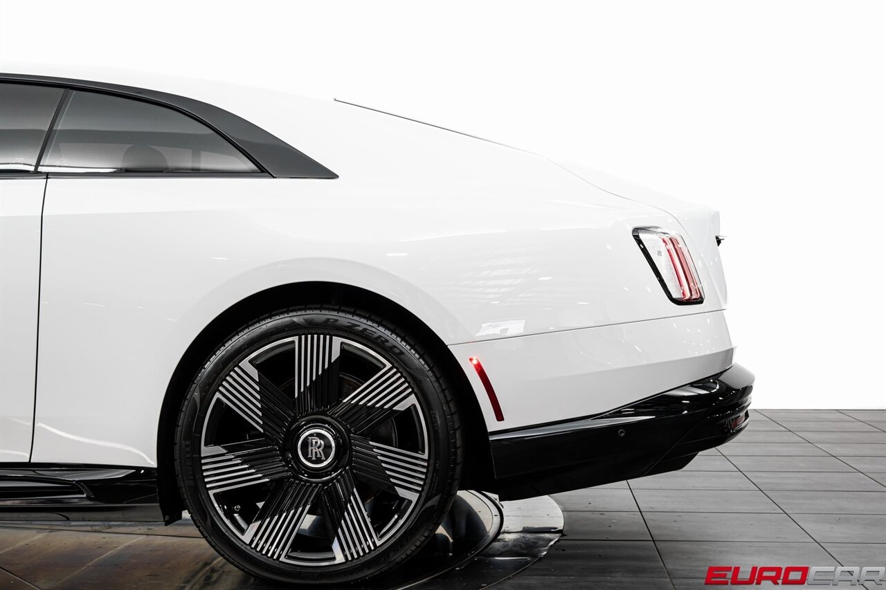 2024 Rolls-Royce Spectre *LAUNCH PACKAGE * STARLIGHT DOORS * BESPOKE INTERIOR* - Photo 14 - Costa Mesa, CA 92626