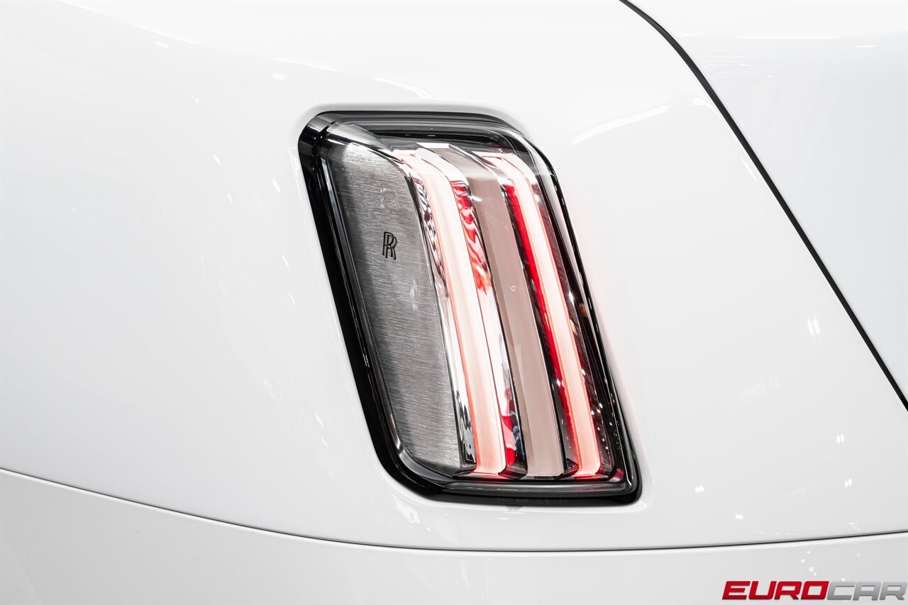 2024 Rolls-Royce Spectre *LAUNCH PACKAGE * STARLIGHT DOORS * BESPOKE INTERIOR* - Photo 16 - Costa Mesa, CA 92626