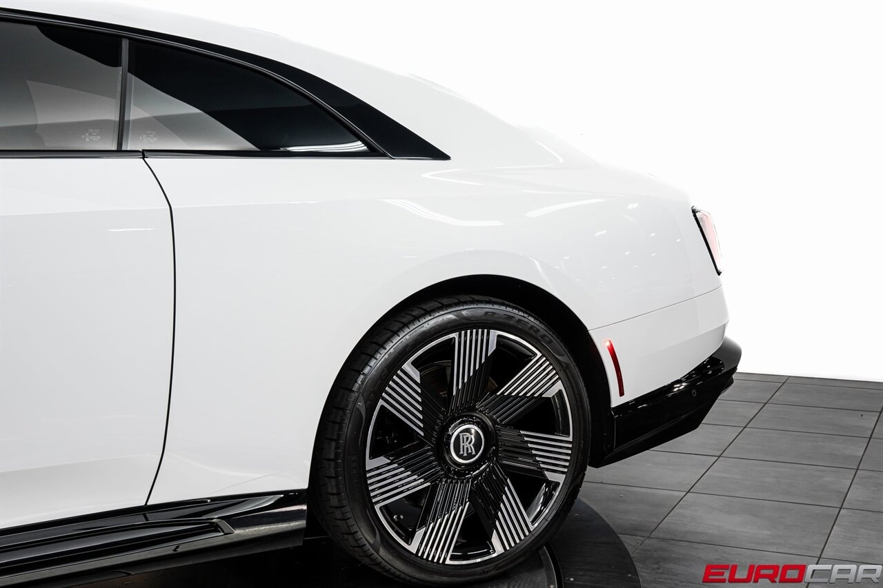 2024 Rolls-Royce Spectre *LAUNCH PACKAGE * STARLIGHT DOORS * BESPOKE INTERIOR* - Photo 13 - Costa Mesa, CA 92626