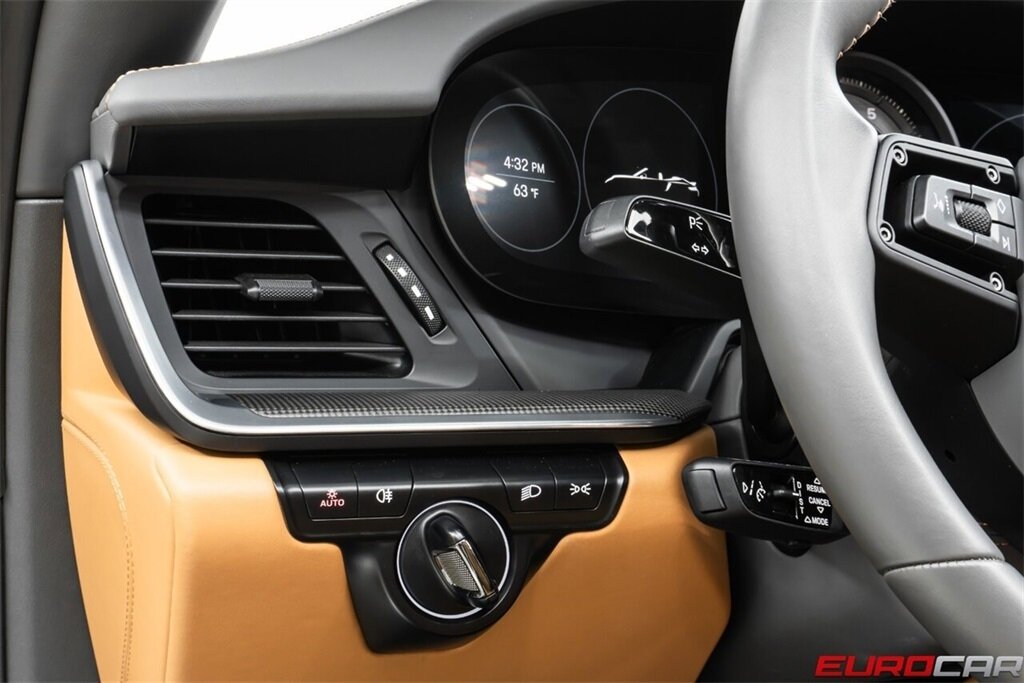 2024 Porsche 911 Turbo S *TWO-TONE EXCLUSIVE MANUFAKTUR INTERIOR * FRONT AXLE LIFT SYSTEM* - Photo 31 - Costa Mesa, CA 92626