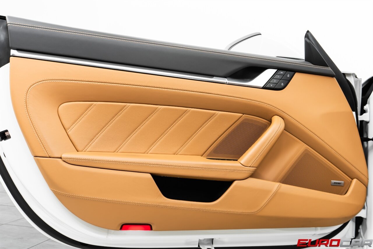2024 Porsche 911 Turbo S *TWO-TONE EXCLUSIVE MANUFAKTUR INTERIOR * FRONT AXLE LIFT SYSTEM* - Photo 77 - Costa Mesa, CA 92626