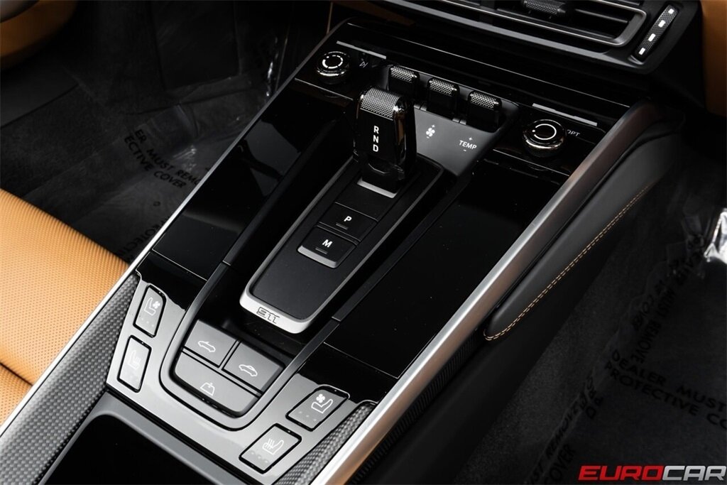 2024 Porsche 911 Turbo S *TWO-TONE EXCLUSIVE MANUFAKTUR INTERIOR * FRONT AXLE LIFT SYSTEM* - Photo 37 - Costa Mesa, CA 92626