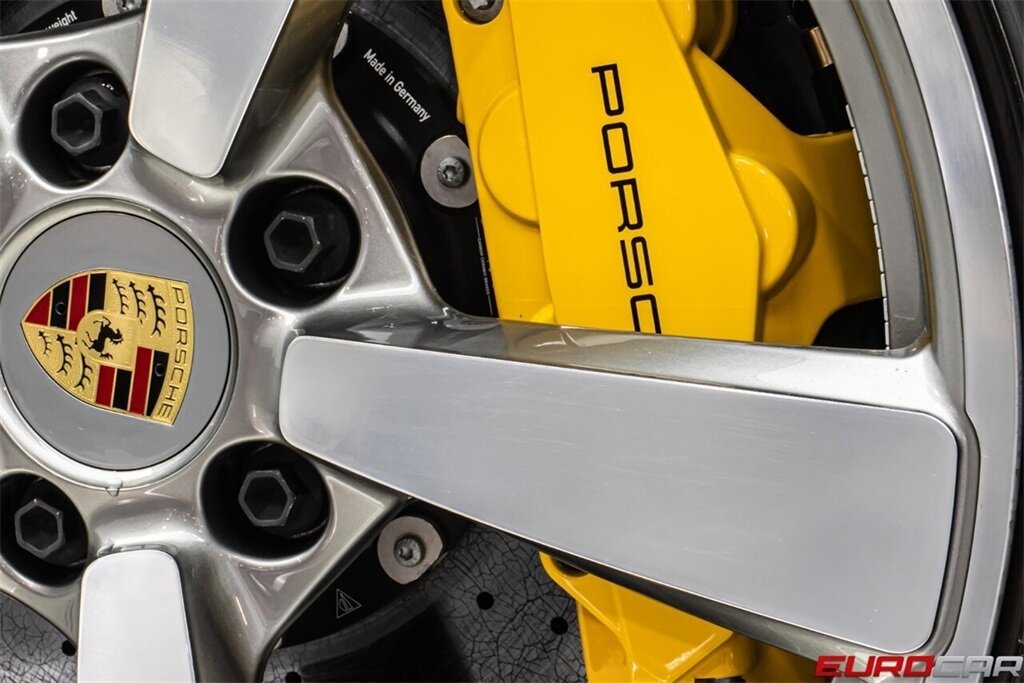 2024 Porsche 911 Turbo S *TWO-TONE EXCLUSIVE MANUFAKTUR INTERIOR * FRONT AXLE LIFT SYSTEM* - Photo 27 - Costa Mesa, CA 92626