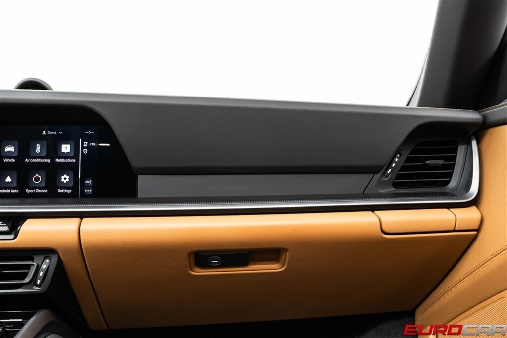 2024 Porsche 911 Turbo S *TWO-TONE EXCLUSIVE MANUFAKTUR INTERIOR * FRONT AXLE LIFT SYSTEM* - Photo 40 - Costa Mesa, CA 92626