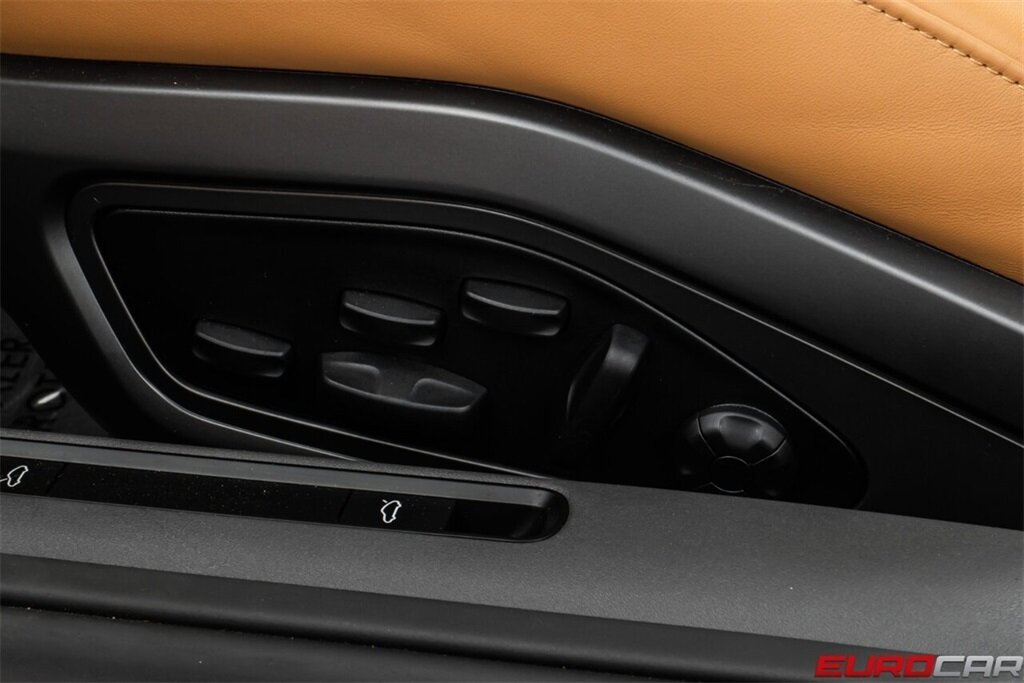 2024 Porsche 911 Turbo S *TWO-TONE EXCLUSIVE MANUFAKTUR INTERIOR * FRONT AXLE LIFT SYSTEM* - Photo 48 - Costa Mesa, CA 92626