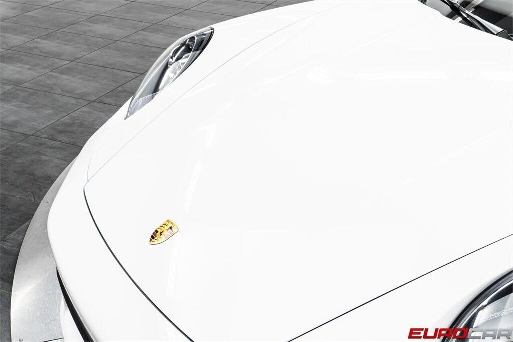 2024 Porsche 911 Turbo S *TWO-TONE EXCLUSIVE MANUFAKTUR INTERIOR * FRONT AXLE LIFT SYSTEM* - Photo 11 - Costa Mesa, CA 92626