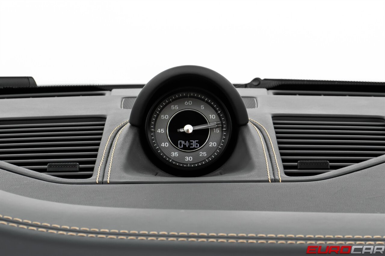 2024 Porsche 911 Turbo S *TWO-TONE EXCLUSIVE MANUFAKTUR INTERIOR * FRONT AXLE LIFT SYSTEM* - Photo 82 - Costa Mesa, CA 92626
