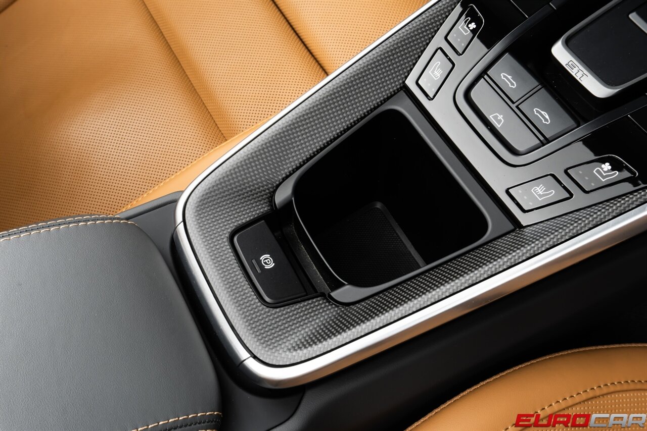 2024 Porsche 911 Turbo S *TWO-TONE EXCLUSIVE MANUFAKTUR INTERIOR * FRONT AXLE LIFT SYSTEM* - Photo 87 - Costa Mesa, CA 92626