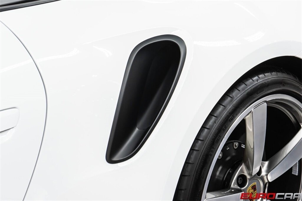 2024 Porsche 911 Turbo S *TWO-TONE EXCLUSIVE MANUFAKTUR INTERIOR * FRONT AXLE LIFT SYSTEM* - Photo 18 - Costa Mesa, CA 92626
