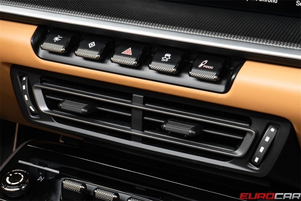 2024 Porsche 911 Turbo S *TWO-TONE EXCLUSIVE MANUFAKTUR INTERIOR * FRONT AXLE LIFT SYSTEM* - Photo 36 - Costa Mesa, CA 92626