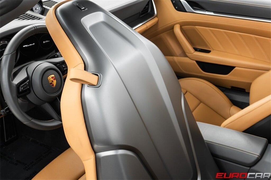 2024 Porsche 911 Turbo S *TWO-TONE EXCLUSIVE MANUFAKTUR INTERIOR * FRONT AXLE LIFT SYSTEM* - Photo 44 - Costa Mesa, CA 92626