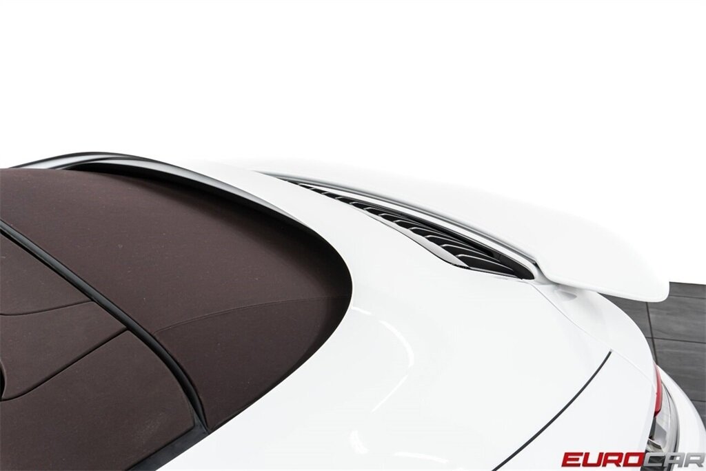 2024 Porsche 911 Turbo S *TWO-TONE EXCLUSIVE MANUFAKTUR INTERIOR * FRONT AXLE LIFT SYSTEM* - Photo 17 - Costa Mesa, CA 92626