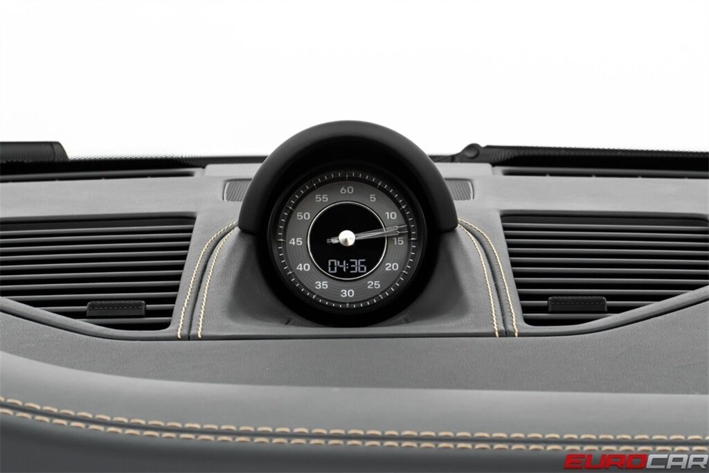 2024 Porsche 911 Turbo S *TWO-TONE EXCLUSIVE MANUFAKTUR INTERIOR * FRONT AXLE LIFT SYSTEM* - Photo 34 - Costa Mesa, CA 92626