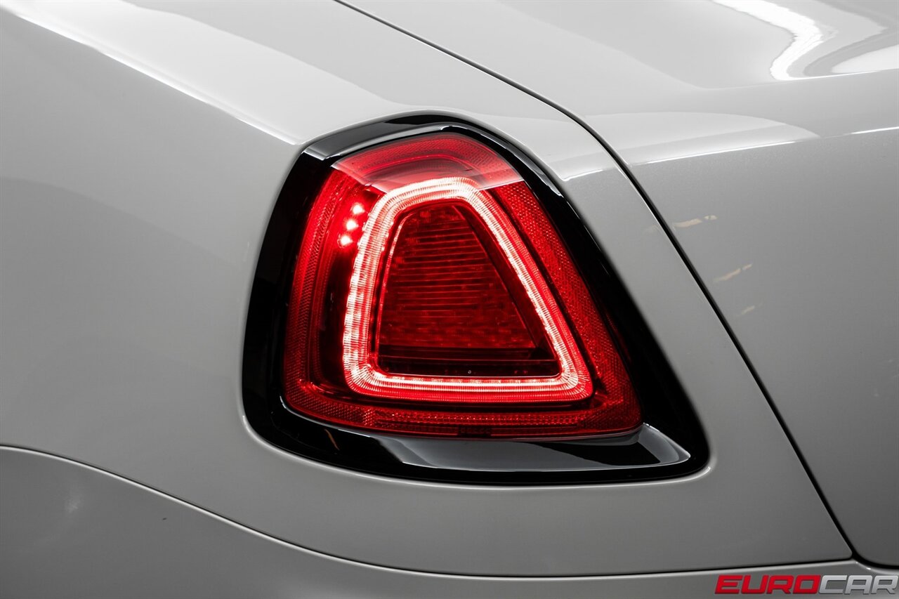2021 Rolls-Royce Dawn BLACK BADGE *SIGNATURE PACKAGE * BESPOKE INTERIOR * HUGE $502,125 MSRP* - Photo 18 - Costa Mesa, CA 92626