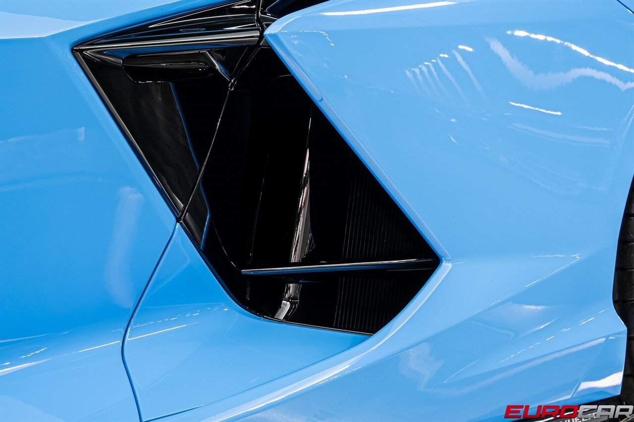 2025 Lamborghini Revuelto *HIGH GLOSS STYLE PACKAGE * PASSENGER DISPLAY*   - Photo 18 - Costa Mesa, CA 92626